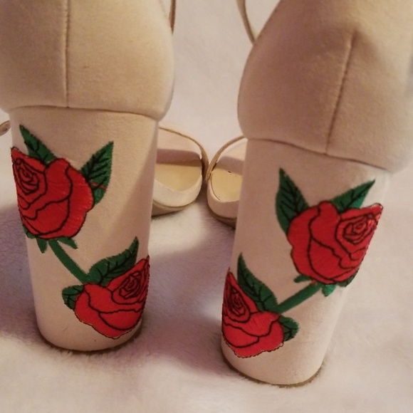 🎉HP🌹 Rose Embroidered Heels 🌹 - Picture 3 of 4